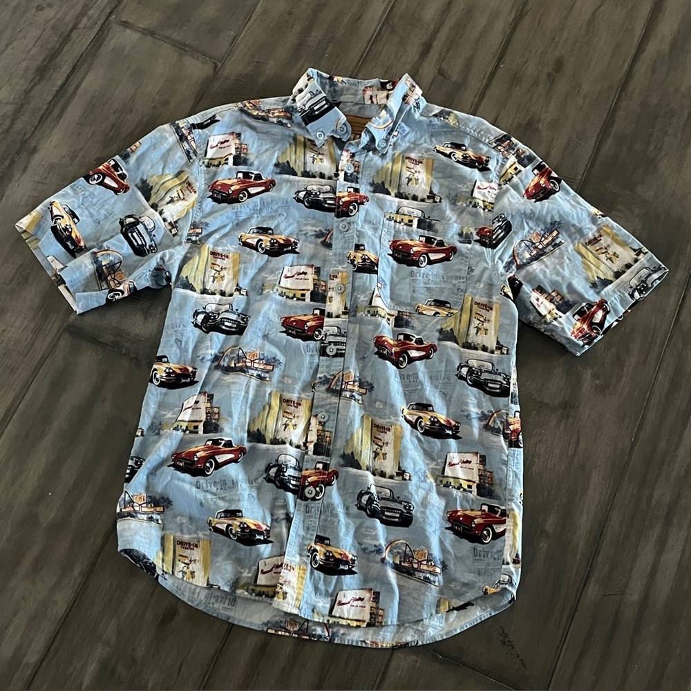 Clear Water Outfitters Classic Cars Button-Down Hawaiian Shirt - Size Large